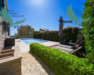 Exkluzívna kamenná vila s bazénom – Ideálna investícia do vášho oddychu!