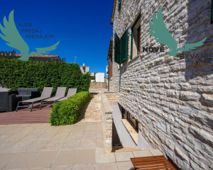 Exkluzívna kamenná vila s bazénom – Ideálna investícia do vášho oddychu!