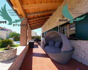 Exkluzívna kamenná vila s bazénom – Ideálna investícia do vášho oddychu!