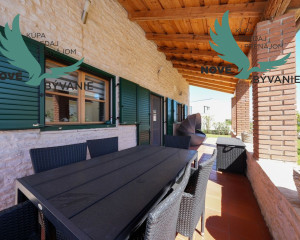 Exkluzívna kamenná vila s bazénom – Ideálna investícia do vášho oddychu!