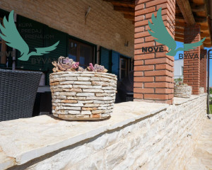 Exkluzívna kamenná vila s bazénom – Ideálna investícia do vášho oddychu!