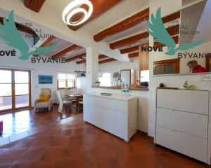 Exkluzívna kamenná vila s bazénom – Ideálna investícia do vášho oddychu!