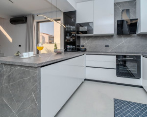 Luxusná vila s bazénom v Chorvátsku pri pieskovej pláži