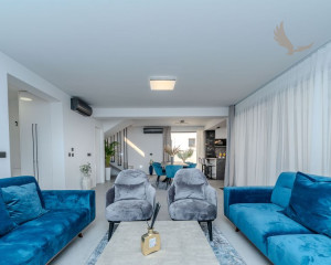 Luxusná vila s bazénom v Chorvátsku pri pieskovej pláži