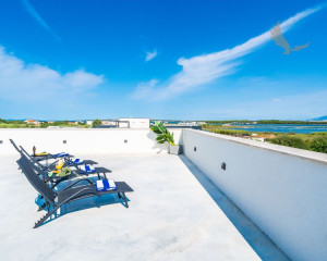 Luxusná vila s bazénom v Chorvátsku pri pieskovej pláži