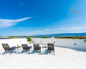 Luxusná vila s bazénom v Chorvátsku pri pieskovej pláži