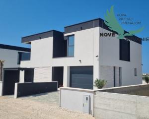 Chorvátsko - Luxusná novostavba vily s bazénom a nerušeným výhľadom na more blízko pieskovej pláže v Privlake