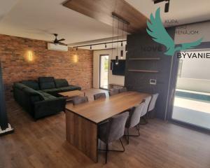 Chorvátsko - Luxusná novostavba vily s bazénom a nerušeným výhľadom na more blízko pieskovej pláže v Privlake