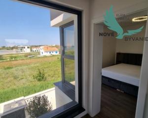 Chorvátsko - Luxusná novostavba vily s bazénom a nerušeným výhľadom na more blízko pieskovej pláže v Privlake