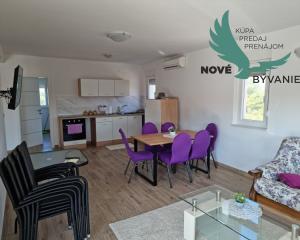 Na predaj priestranný  apartmán na ostrove Vir-Bobovik, Chorvátsko