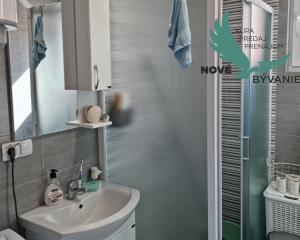 Na predaj priestranný  apartmán na ostrove Vir-Bobovik, Chorvátsko