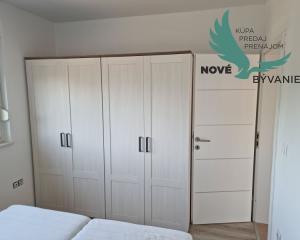 Na predaj priestranný  apartmán na ostrove Vir-Bobovik, Chorvátsko