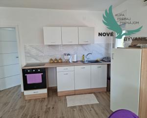 Na predaj priestranný  apartmán na ostrove Vir-Bobovik, Chorvátsko