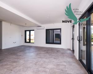 Na predaj novostavba apartmánu len 200m od mora so záhradou v Chorvátsku