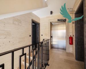 Na predaj novostavba apartmánu len 200m od mora so záhradou v Chorvátsku