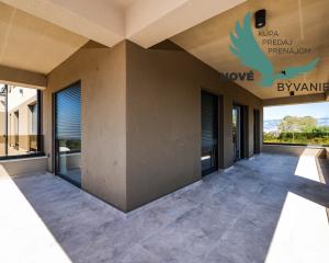 Na predaj novostavba apartmánu len 200m od mora so záhradou v Chorvátsku