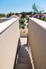 Na predaj novostavba apartmánu len 200m od mora so záhradou v Chorvátsku