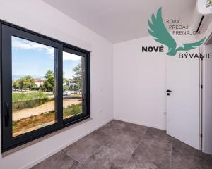 Na predaj novostavba apartmánu len 200m od mora so záhradou v Chorvátsku