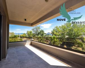 Na predaj novostavba apartmánu len 200m od mora so záhradou v Chorvátsku