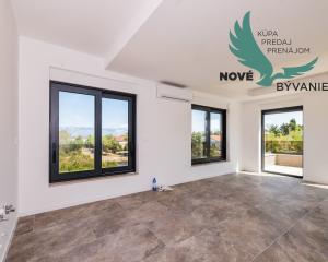 Na predaj novostavba apartmánu len 200m od mora so záhradou v Chorvátsku