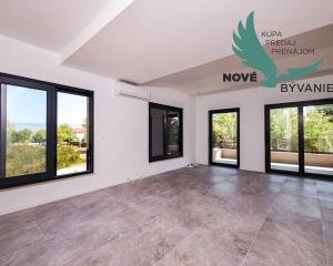 Na predaj novostavba apartmánu len 200m od mora so záhradou v Chorvátsku