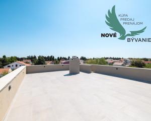 Na predaj novostavba apartmánu len 200m od mora so záhradou v Chorvátsku