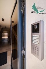 Na predaj novostavba apartmánu len 200m od mora so záhradou v Chorvátsku