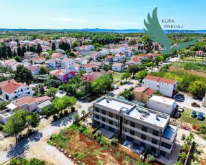 Na predaj novostavba apartmánu len 200m od mora so záhradou v Chorvátsku