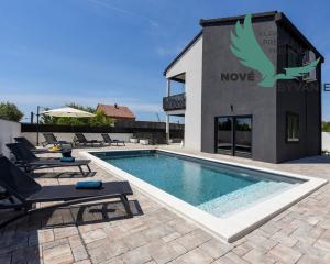 Exkluzívne krásna vila s bazénom  Chorvátsko - Maslenica