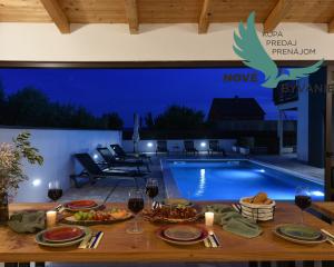 Exkluzívne krásna vila s bazénom  Chorvátsko - Maslenica