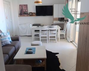 Priležitosť 2x krásny apartmán len 150m od mora s výhľadom na more v Chorvátsku