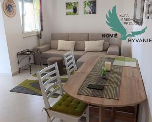 Priležitosť 2x krásny apartmán len 150m od mora s výhľadom na more v Chorvátsku