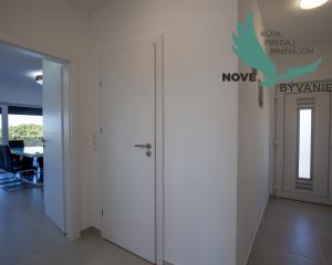 Na predaj: Priestranný 4 izbový apartmán na ostrove Vir v Chorvátsku