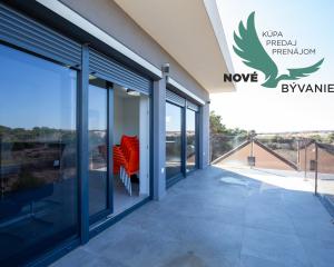 Na predaj: Priestranný 4 izbový apartmán na ostrove Vir v Chorvátsku