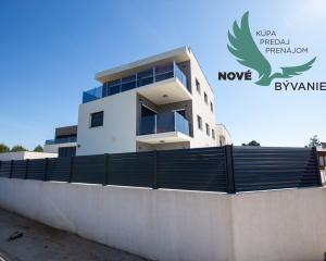 Na predaj: Priestranný 4 izbový apartmán na ostrove Vir v Chorvátsku