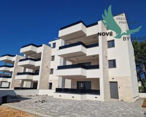 Novostavba apartmánu len 150m od mora s výhľadom na more na ostrove Vir - Jadro pláž