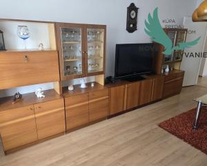 PRENÁJOM - 2 izbový byt na Západe, zariadený a po rekonštrukcii.