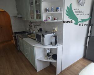 PRENÁJOM - 2 izbový byt na Západe, zariadený a po rekonštrukcii.