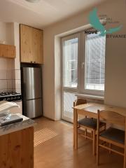 ZNIŽENÁ CENA - 2 - izbový byt po rekonštrukcii s novým balkónom Valaská