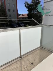 ZNIŽENÁ CENA - 2 - izbový byt po rekonštrukcii s novým balkónom Valaská