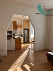 ZNIŽENÁ CENA - 2 - izbový byt po rekonštrukcii s novým balkónom Valaská