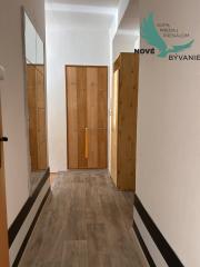 ZNIŽENÁ CENA - 2 - izbový byt po rekonštrukcii s novým balkónom Valaská