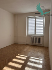 ZNIŽENÁ CENA - 2 - izbový byt po rekonštrukcii s novým balkónom Valaská