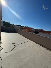 CHORVÁTSKO - EXKLUZÍVNE NA PREDAJ 4-IZBOVÝ APARTMÁN S VÝHĽADOM NA MORE, OSTROV VIR