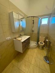 CHORVÁTSKO - EXKLUZÍVNE NA PREDAJ 4-IZBOVÝ APARTMÁN S VÝHĽADOM NA MORE, OSTROV VIR