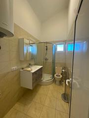 CHORVÁTSKO - EXKLUZÍVNE NA PREDAJ 4-IZBOVÝ APARTMÁN S VÝHĽADOM NA MORE, OSTROV VIR