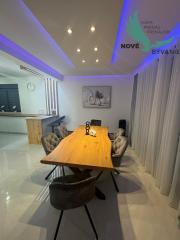 EXKLUZÍVNA NOVOSTAVBA S BAZÉNOM - OSTROV VIR, CHORVÁTSKO