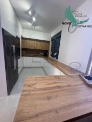 EXKLUZÍVNA NOVOSTAVBA S BAZÉNOM - OSTROV VIR, CHORVÁTSKO