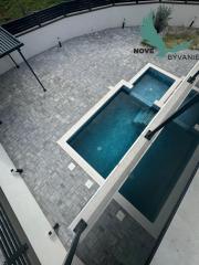 EXKLUZÍVNA NOVOSTAVBA S BAZÉNOM - OSTROV VIR, CHORVÁTSKO