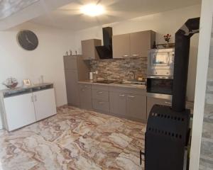 Chorvátsko -ostrov Vir - Na predaj útulný kompletne zariadený apartmán